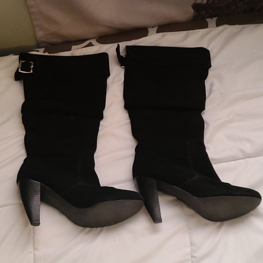 Boots - Picture 3 of 9